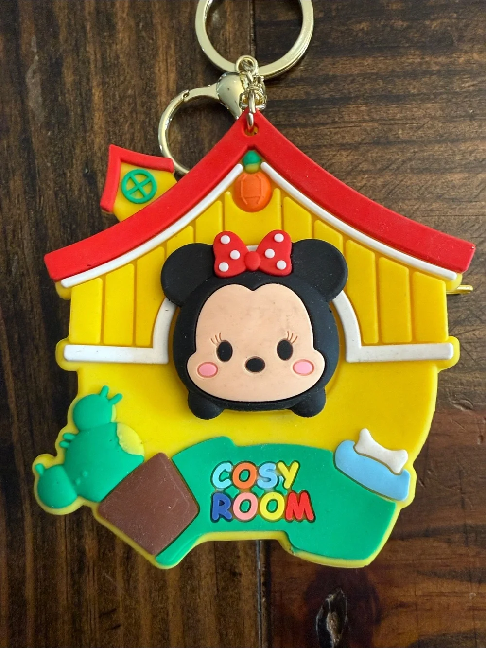 Adorable Disney-Themed Minnie Mouse Keychain w/Gold-tone Ring and Chain